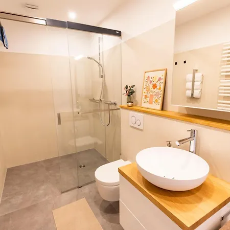 Smartfewo Zentral Terrasse Parkplatz Διαμέρισμα