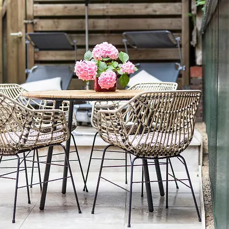 Апартаменты Hello Holidays Suite Zentral Terrasse Parkplatz Бад-Цвишенан